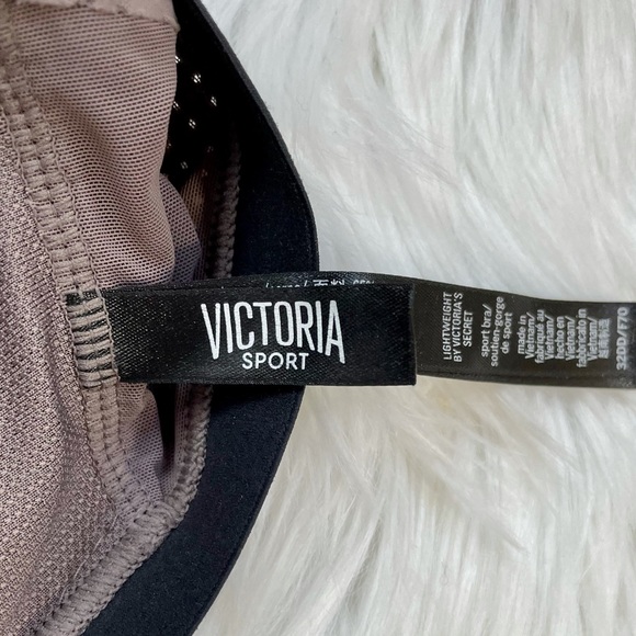 Victoria’s Secret lightweight strappy sports bra - Picture 9 of 10